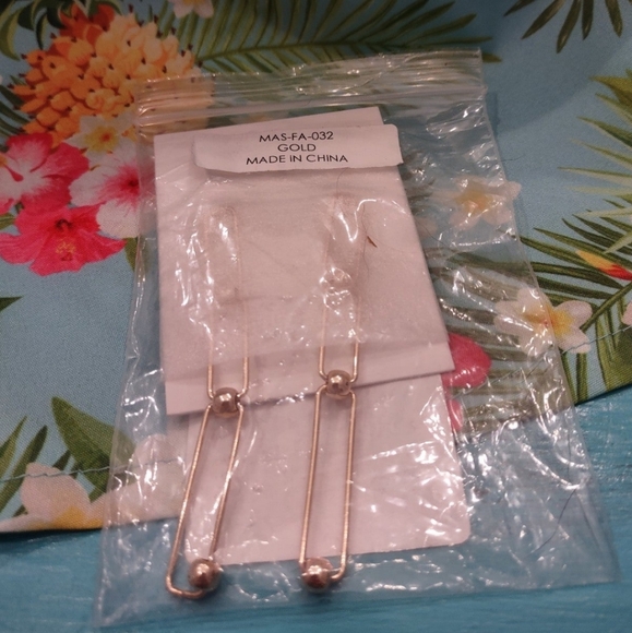 NIP Marlyn Schiff Gold Earrings - Picture 2 of 5